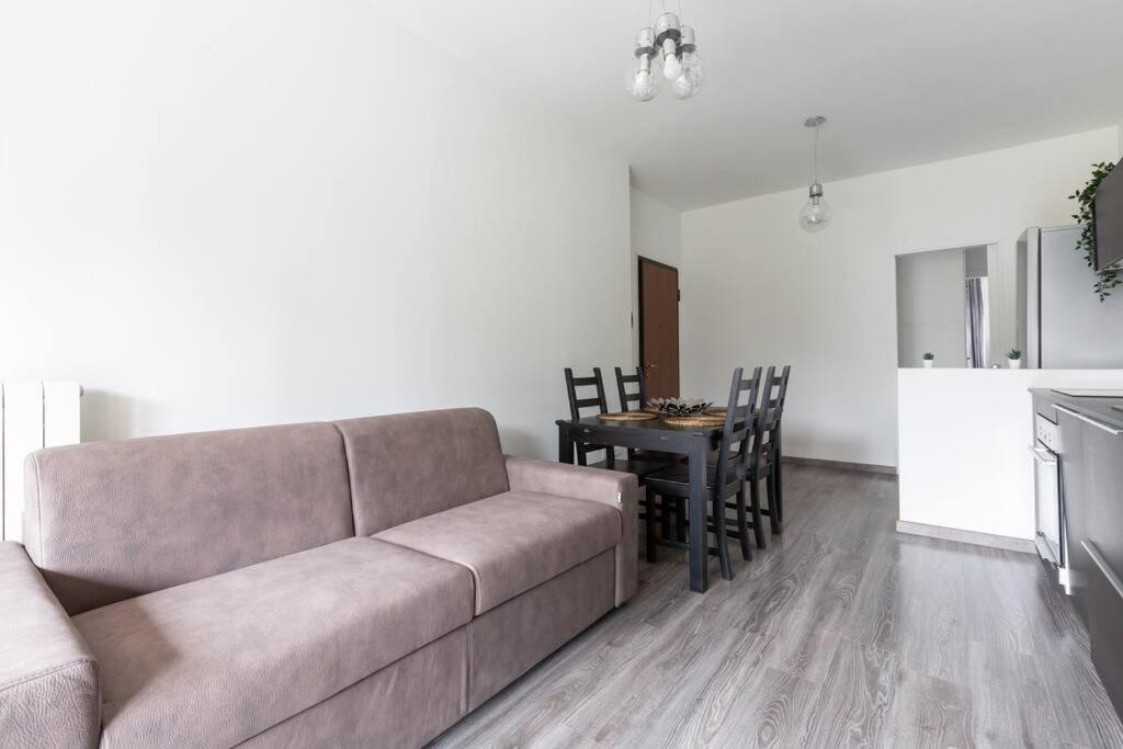 Large Apartment Close To Metro Milán Exterior foto